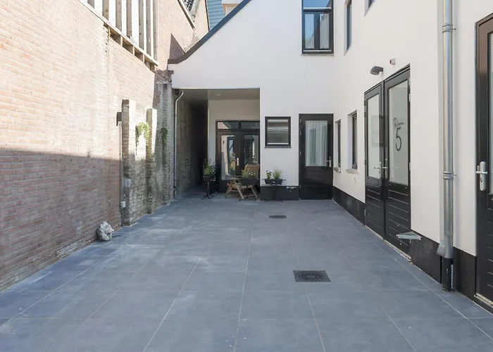 Petite Room With Wifi, Ac, And Shared Kitchen