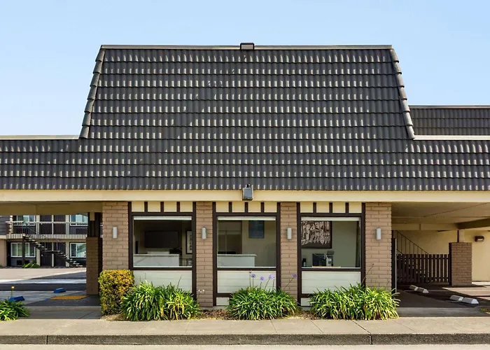 Super 8 By Wyndham Eureka