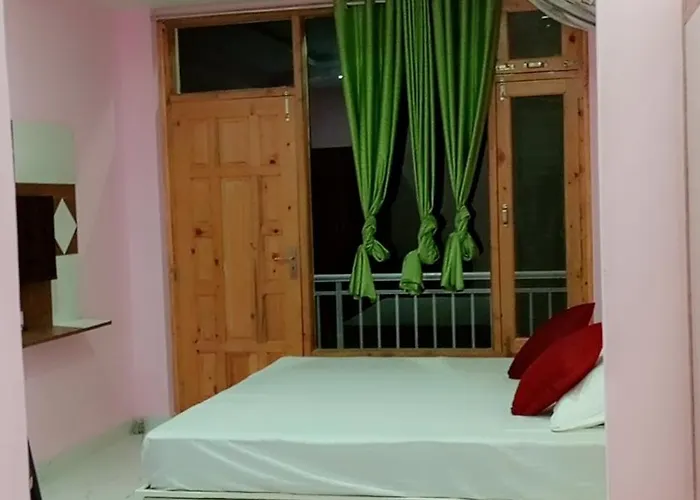 Sharma Hotel Chail Inn