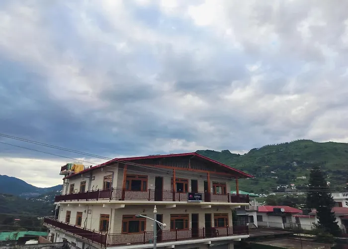 Lotus Lake View Inn