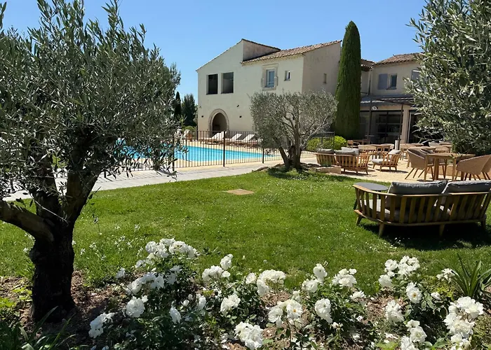 Hotel Val Baussenc, The Originals Relais à Maussane-les-Alpilles