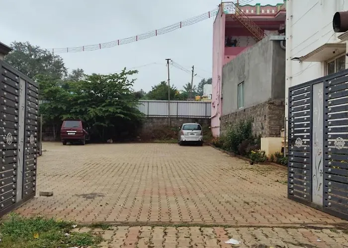 Giri Nandhana Residency