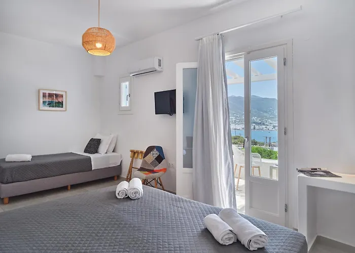 Akrotiri Hotel