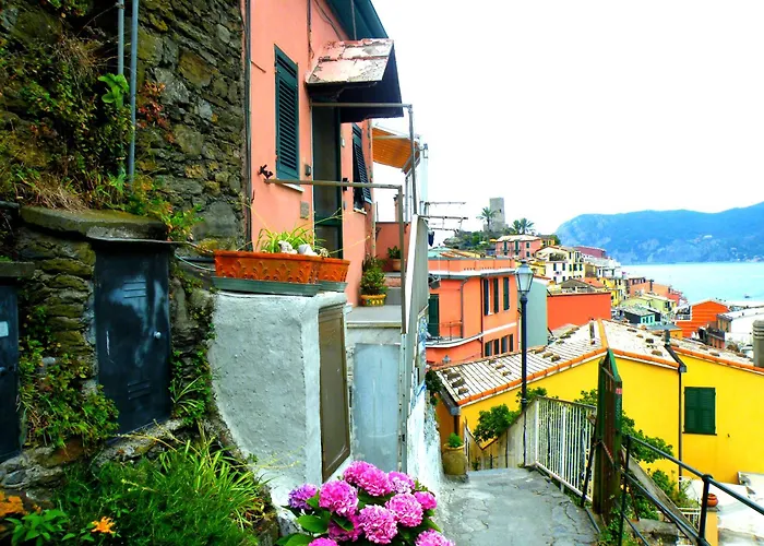 Alessandro Carro Affittacamere Vernazza