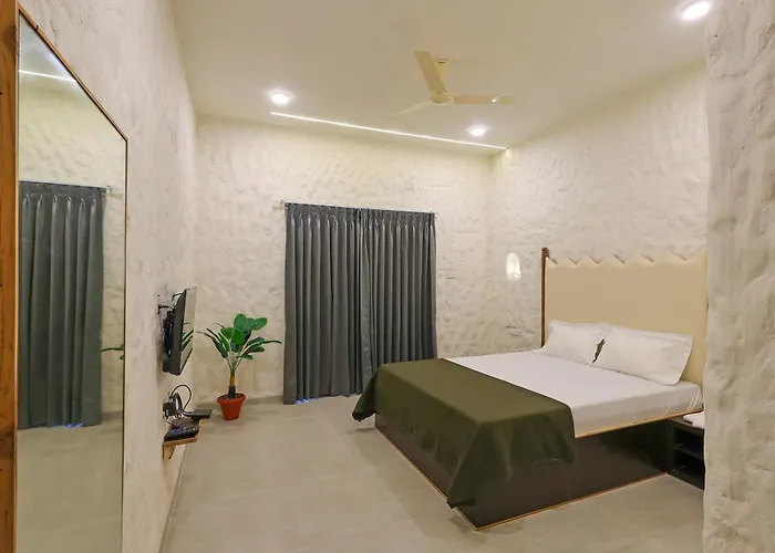 Breeze Resort Panhala , Swimming Pool, Just 5 Minutes From Panhala!