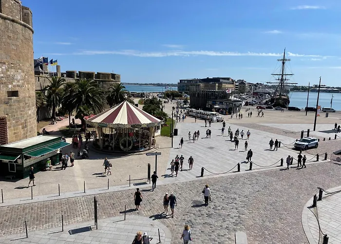 STUDIO 3 Mn de la PLAGE Terrasse Vélos Proche de la ville fortifiée