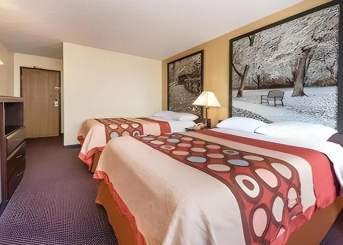 Super 8 By Wyndham Franklin/Middletown Area Hotel