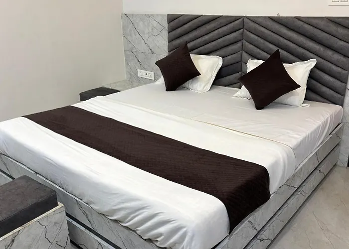 Hotel Shree Ashtvinayak Grand