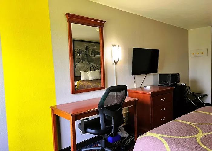 Super 8 By Wyndham Vincennes