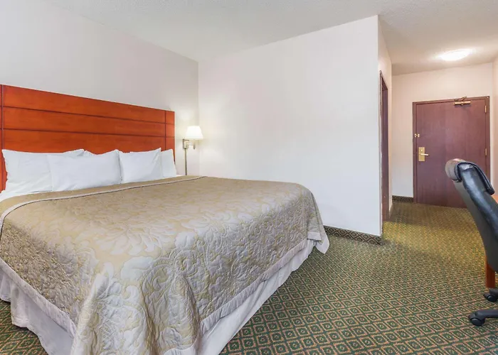 Super 8 By Wyndham St Charles Hotel Saint Charles