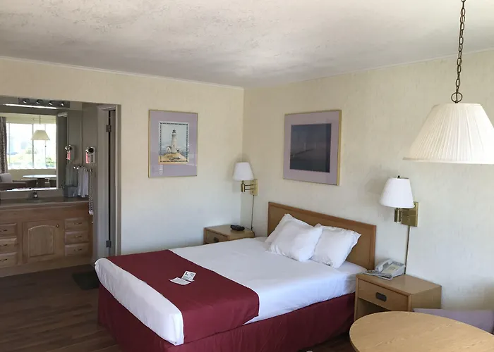 Travelodge By Wyndham Mackinaw City