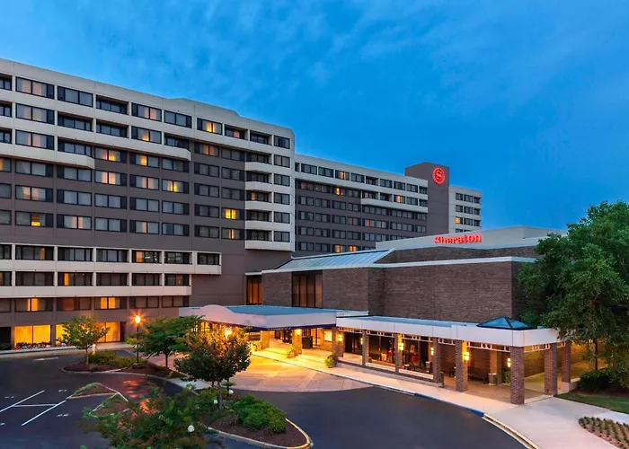 Sheraton Norfolk Waterside Hotel