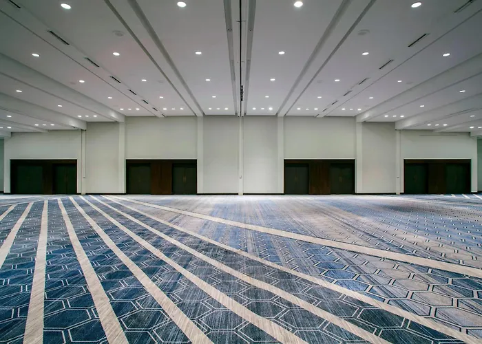 Sheraton Norfolk Waterside Hotel