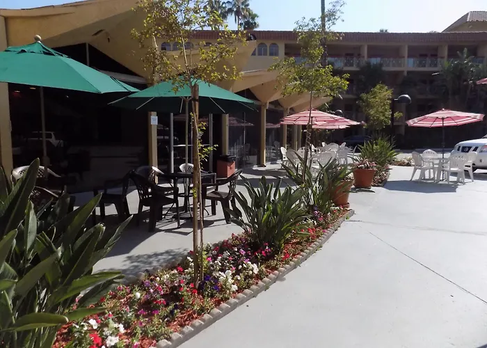 Ramada By Wyndham Burbank Airport Hotel