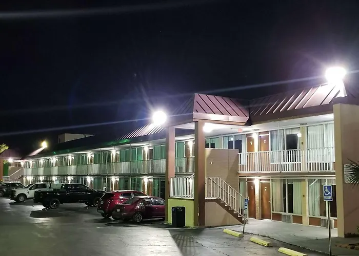 Days Inn & Suites By Wyndham Charleston Airport West North Charleston
