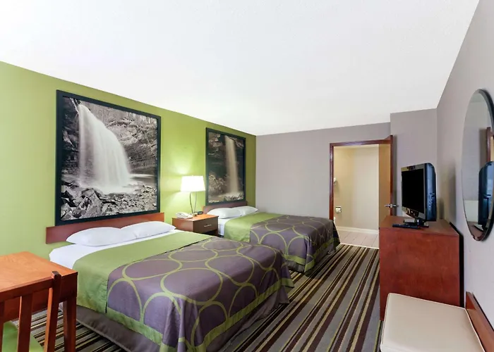 Super 8 By Wyndham Clarksville Northeast
