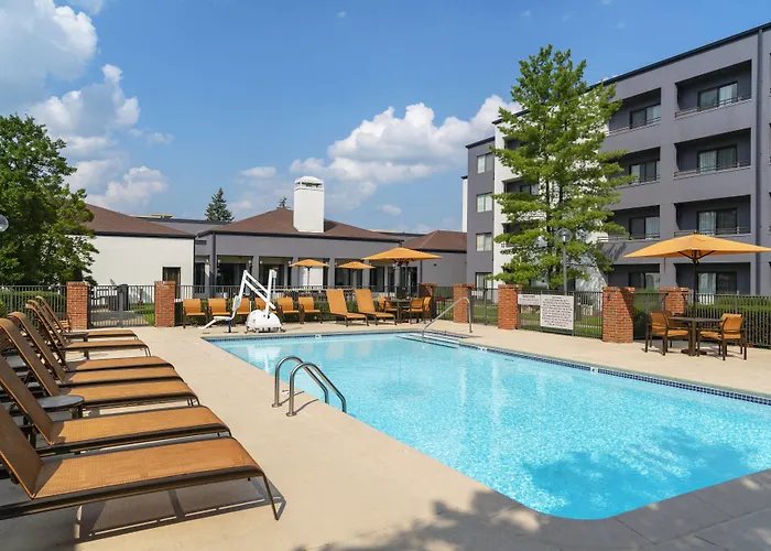 Courtyard By Marriott Louisville East