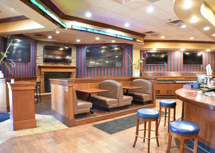Ramada By Wyndham Sioux Falls Airport - Waterpark Resort & Event Center