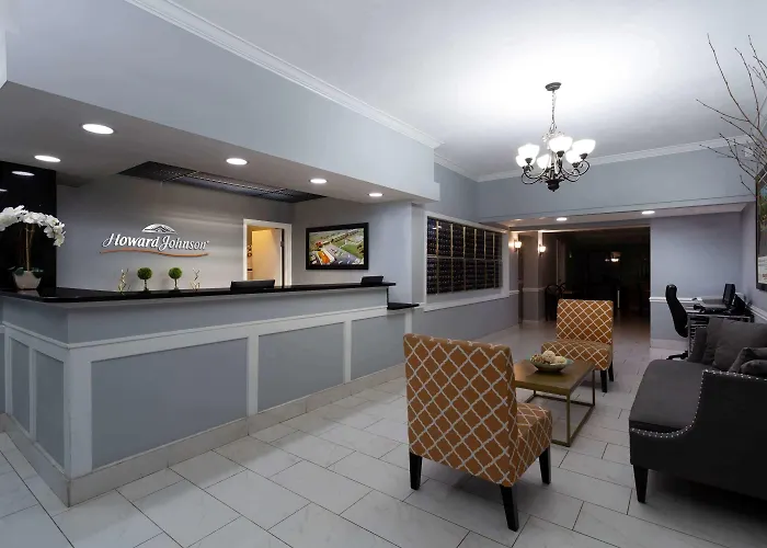 Howard Johnson By Wyndham Waukegan Great Lakes