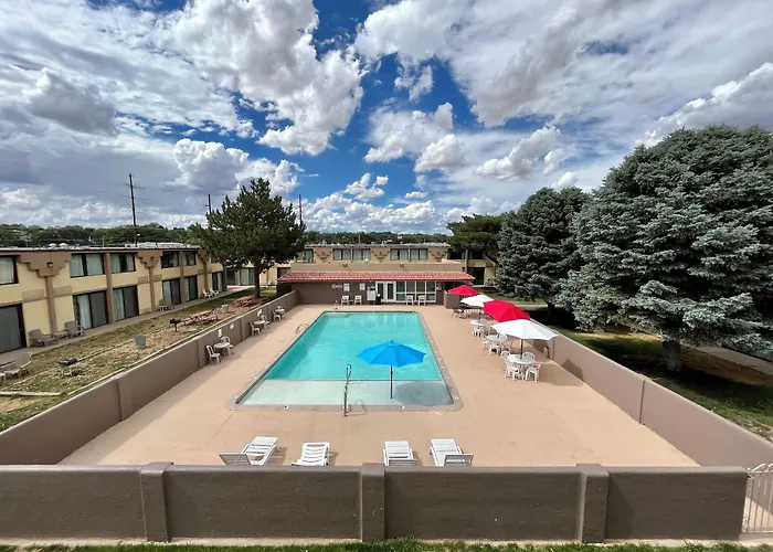 Brentwood Inn & Garden Farmington