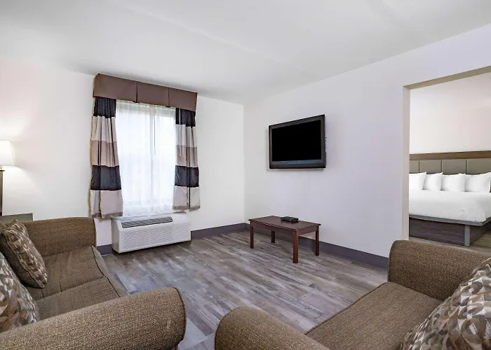 Ramada By Wyndham Hendersonville