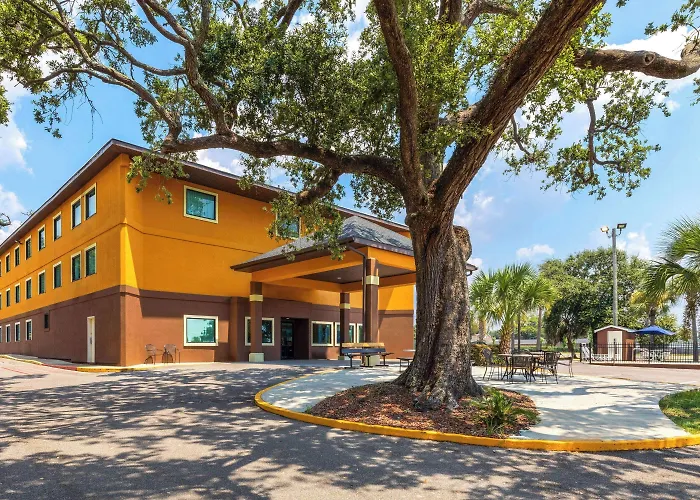 Days Inn By Wyndham Biloxi Beach
