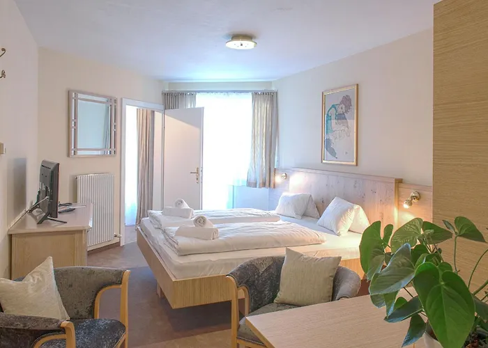 Crystls Aparthotel