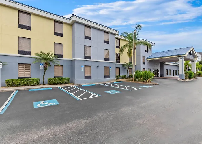 Days Inn & Suites By Wyndham Lakeland