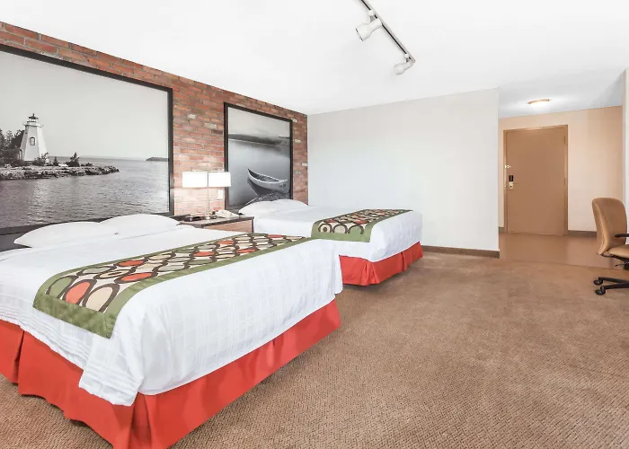 Super 8 By Wyndham Sudbury On