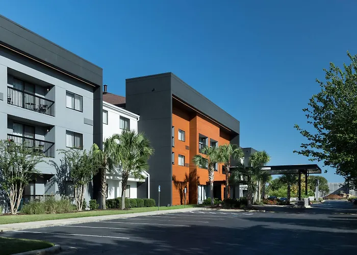 Courtyard By Marriott Pensacola