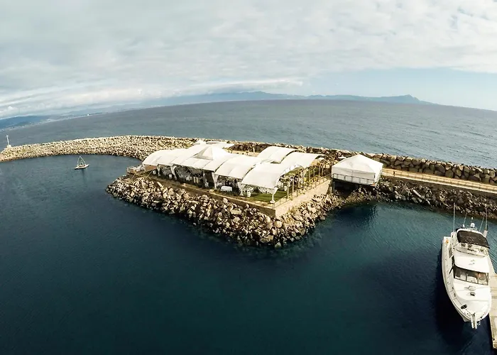 Hotel Coral & Marina