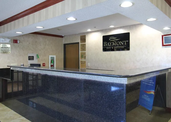 Baymont By Wyndham Muskegon Hotel