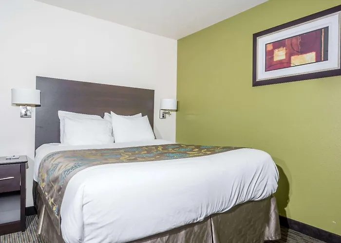 Baymont By Wyndham Eau Claire Wi Hotel
