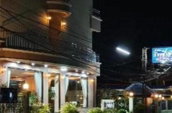 Ritzy House Hotel