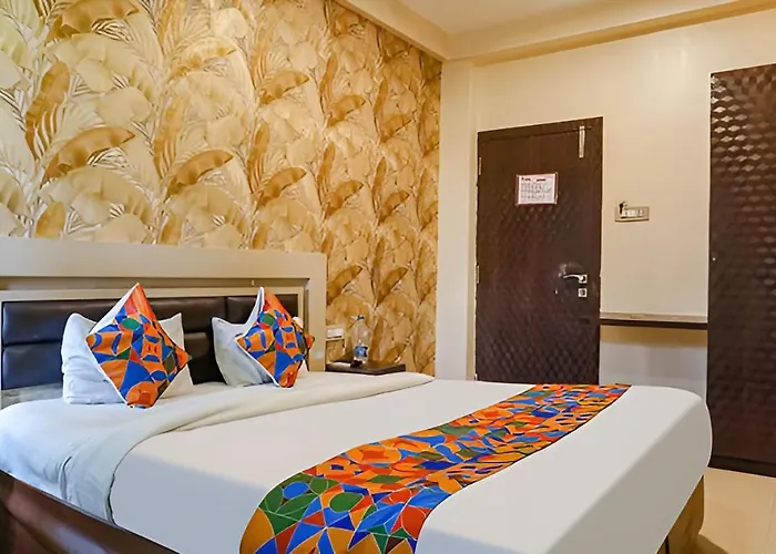 Hotel Shades Of Royal