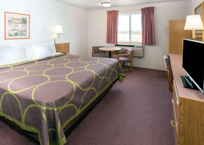 Super 8 By Wyndham Redmond Hotel