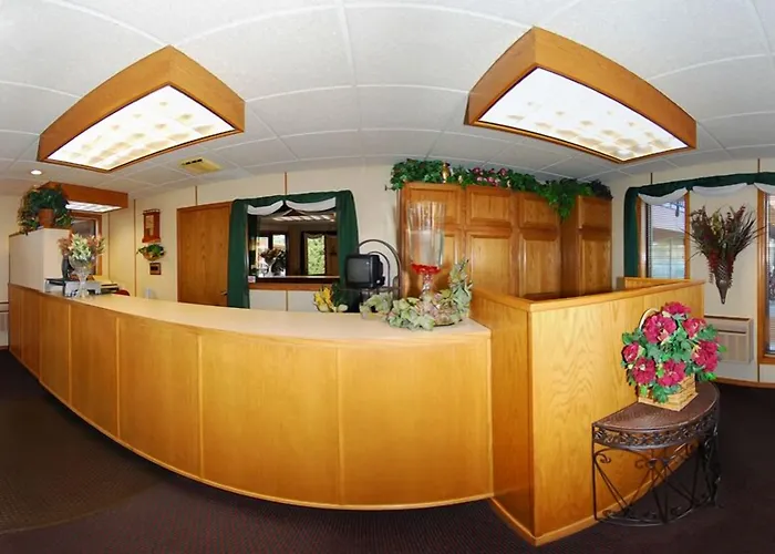 Econo Lodge Wall
