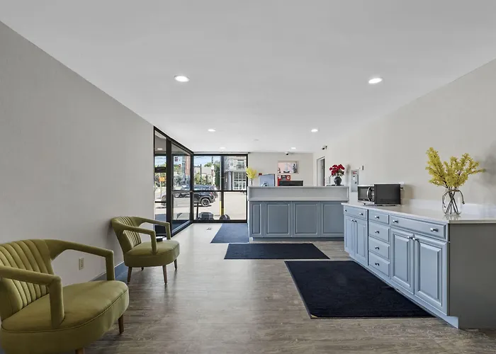 Super 8 By Wyndham Watertown/Cambridge/Boston Area