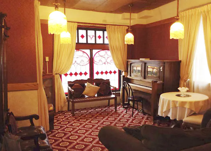 Van Gilder Hotel