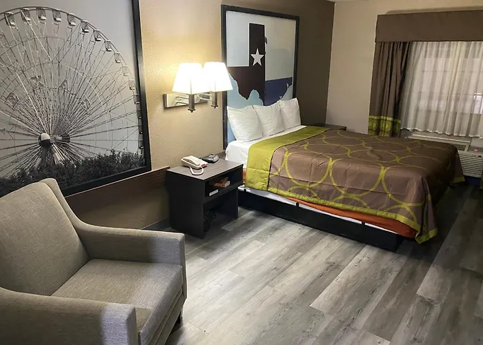 Super 8 By Wyndham Gainesville Tx