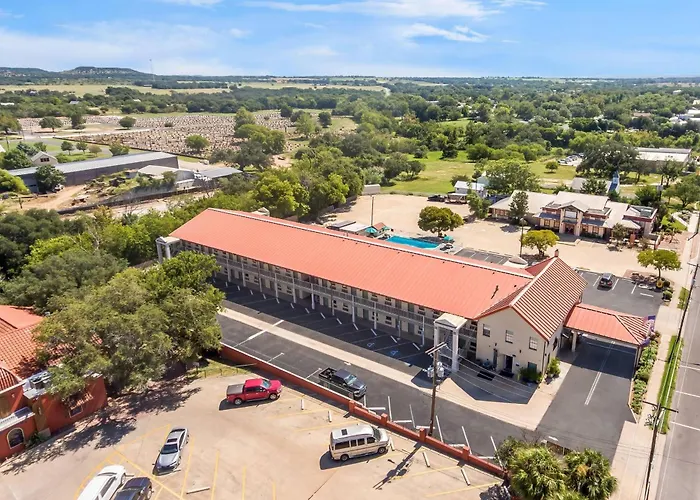 Super 8 By Wyndham Fredericksburg Hotel