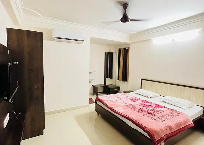 Hotel Chandram - 450Mtr I 10Min Walking From Shreenath Ji Temple Nathdwara 966O9O1Oo6