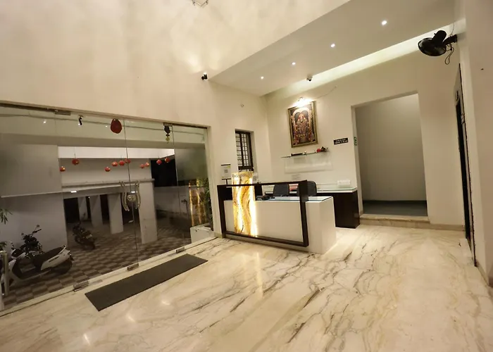 Hotel The White House Ahilyanagar