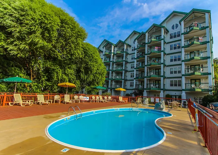 Surrey'S Carriage Place Resort