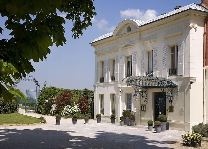 Pavillon Henri IV Hotel Restaurant Gastronomique Terrasse Saint-Germain-en-Laye