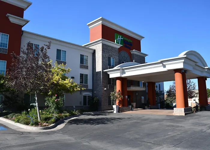 Holiday Inn Express & Suites Evanston By Ihg