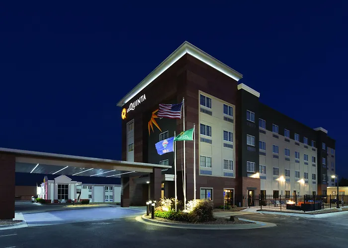 La Quinta By Wyndham Wichita Airport Hotel