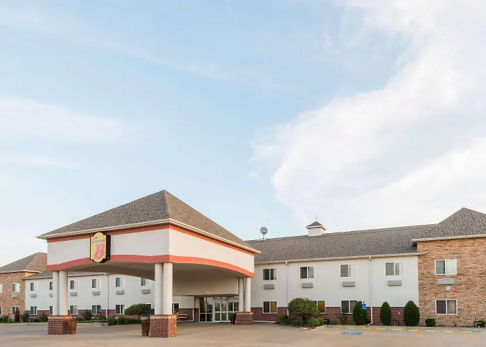 Super 8 By Wyndham Salina Hotel