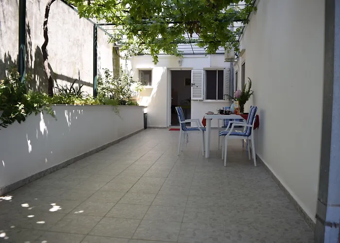 Jele Rooms