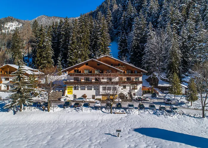 Hotel Pontives Urtijëi